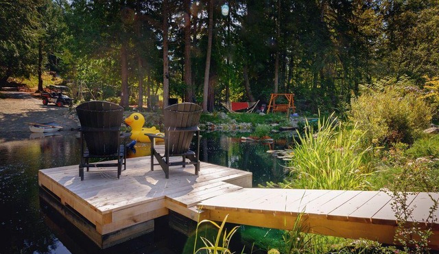 Hidden Pond Gong Suite - Luxury , Pet Friendly, with Hot Tub and Private Beach