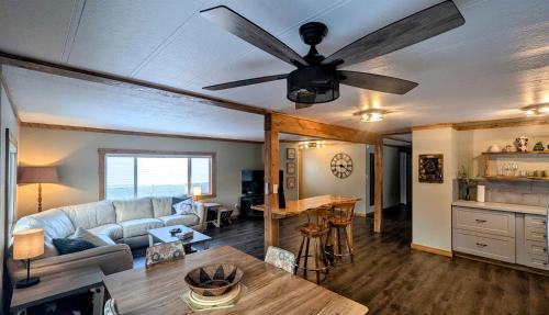 Hillcrest Hideaway Spacious Mountain View Oasis