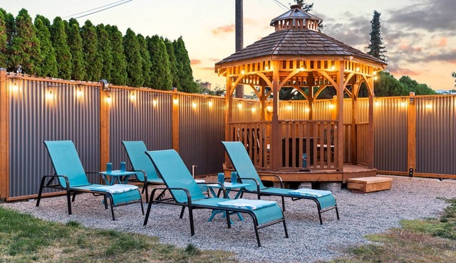 Hillside Vacation Suite - AC - Washer/Dryer - Big Outdoor Space - Quiet