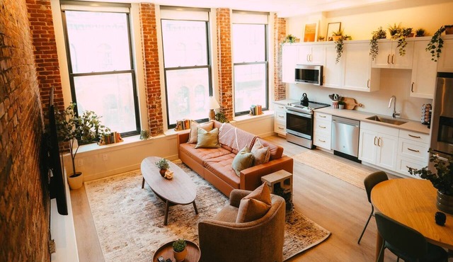 Historic 2BR suite in Halifax w/Free Parking