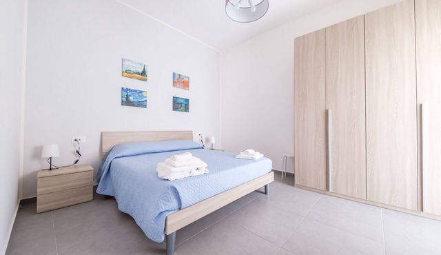 Holiday Home 'Alba's Home - Van Gogh' with Balcony, Wi-Fi and Air Conditioning