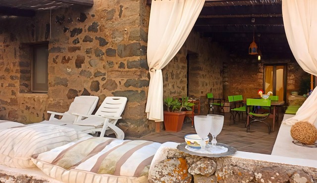 Holiday Home 'Antico Dammuso' with Private Terrace and Private Garden