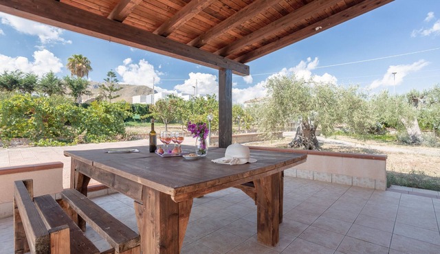 Holiday Home 'Villa Sicilia' with Mountain View, Garden & Wi-Fi