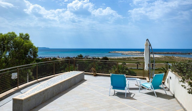 Holiday Home 'Sea House' with Sea View, Wi-Fi and Air Conditioning