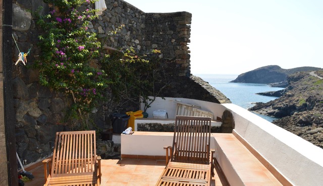 Holiday Home "Ziloto" with Sea View, Terrace & Wi-Fi