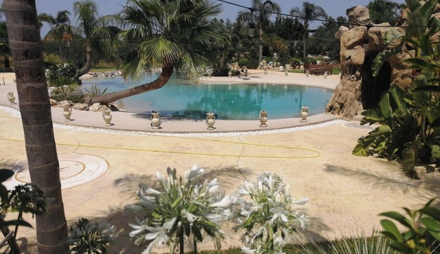 Holiday in paradise: Apartment in villa with pool pond and jacuzzi