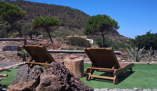 House in front of an aromatic garden with barbecue space, dedicated solarium and outdoor shower.