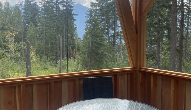 Hummingbird Haven Charming Cabin in the Mountains