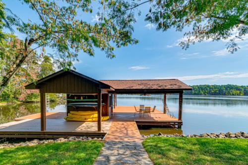 Hyco Lake Escape w/Deck & Dock: Families Welcome!