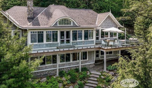 Immaculate, Resort-Like Property on Lake Rosseau!