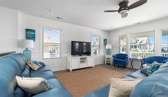 Impeccable home w/pool on the desirable Ocean Ridge Drive of Atlantic Beach, NC