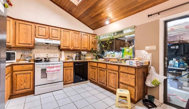 Independent Bungalow in Metro Vancouver (Fleetwood)