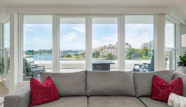 Inner Harbour Seascape - Views Views Views!