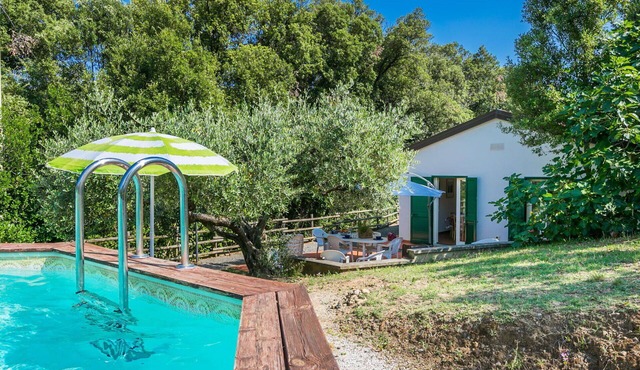 Wonderful private villa for 7 guests with private pool, TV, terrace and pets allowed