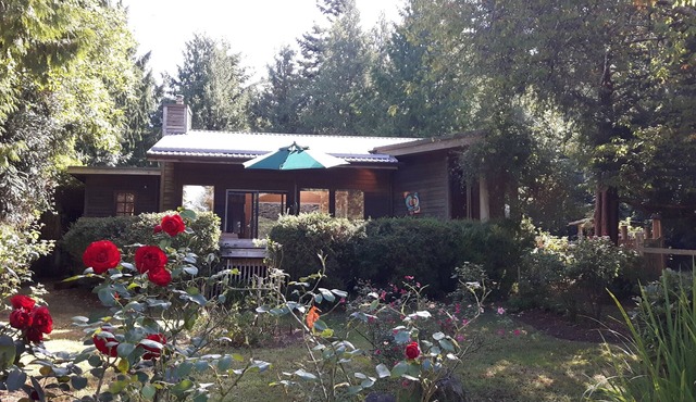 KEMA Hornby Island - House - Waterfront with Views - Beach access under repair
