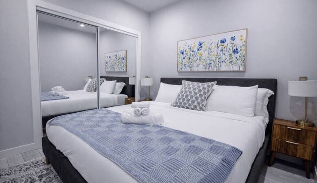 Kensington 2 King Bed| Skyline| Gym| | UG Parking