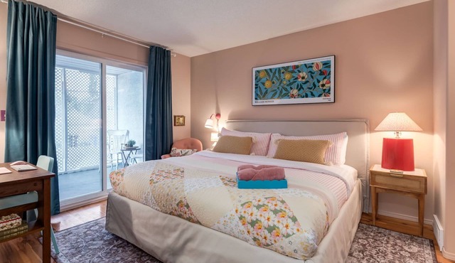 Kensington, River Views: Modern Calgary Apartment
