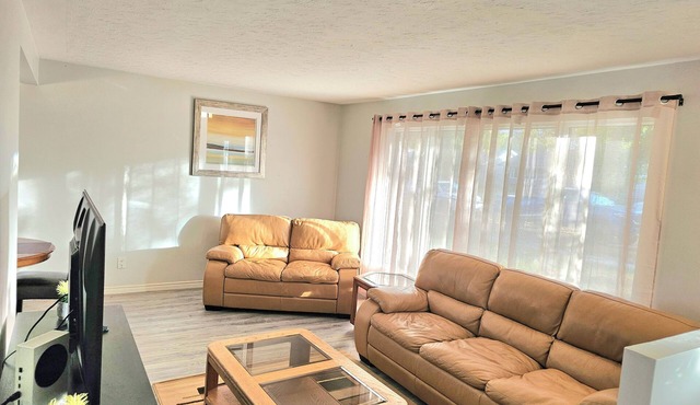 ✅Kirvia's retreat ✅ "Entire home" ✅ 8 minutes to West Edmonton Mall.✅