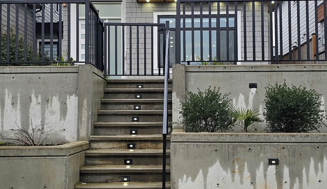 Kozi home sweet home In Burnaby central location. Nearair port 30 minutes.