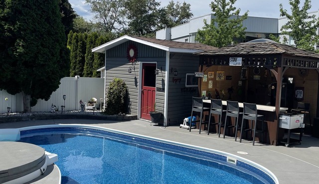 Kozy Retreat with Pool