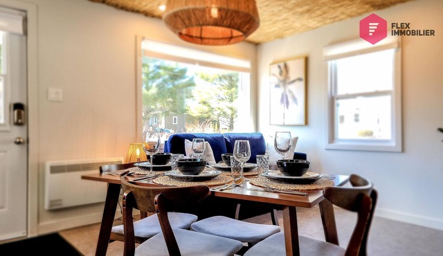 ⭐ L'Oasis de Chalet Memphré 🌴 Southière Beach in Magog, Eastern Townships ⭐