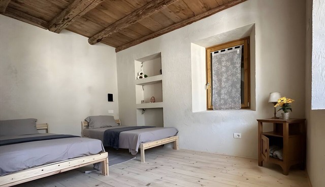 La Finestra sul Grappa – Room 'Monte Roncon' with Mountain View, Shared Terrace & Wi-Fi