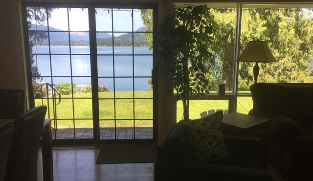 Lake Front cottage - Cozy winter fall and winter get away - Monthly discount