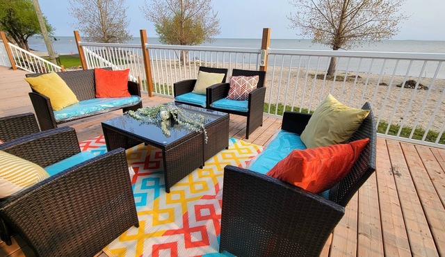 Lake front cottage on Lake Manitoba. 90min from Clear Lake, Riding Mt. Nat. Prk