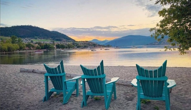 Lake Okanagan Cozy Beach Condo! Corner Penthouse w/180° Views