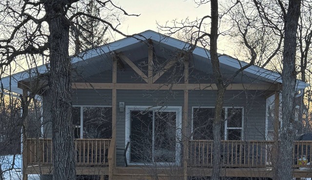Lake Winnipeg West Shore Retreat in the Village of Dunnottar