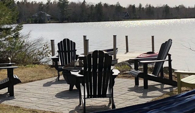 Lakefront Cottage with Stunning Sunsets