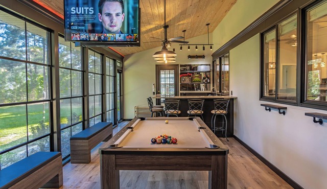 Lakeside Golf & Getaway! A 4 Bedroom 2,545 Sq. Ft. Home that sleeps 9