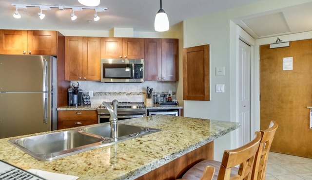 LAKESIDE WITH SPECTACULAR VIEW | OKANAGAN GALLERY