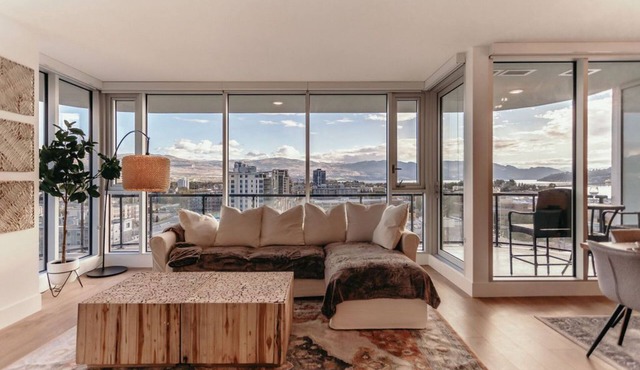 LAKEVIEW LUXE | FULLY FURNISHED 2 BED & DEN | DT KELOWNA!