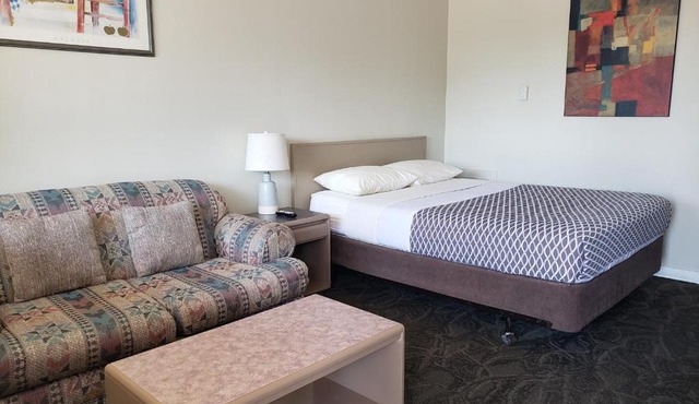 Lamplighter Inn