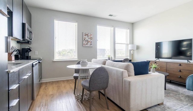 Landing | Amazing Studio, Pool, Courtyard