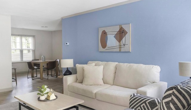 Landing | Beautiful 2BD, Clubhouse, Pool
