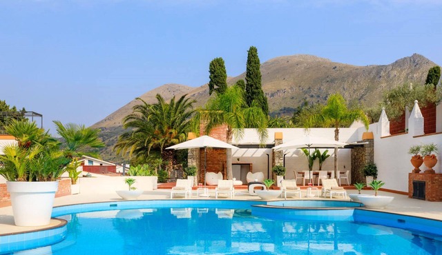 Large modern style villa with private and panoramic swimming pool