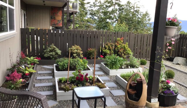 Large two level townhome in the Cowichan valley, sleeps 6