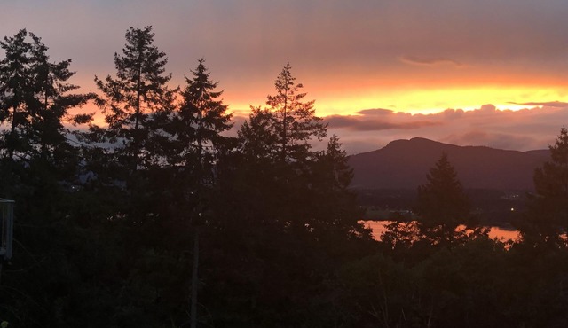 Large two level townhome in the Cowichan valley, sleeps 6
