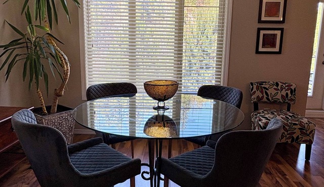 LAST MINUTE DISCOUNTS ! Pool & hot tub. Large 3 Bdr, 2 Bath on Golf Course