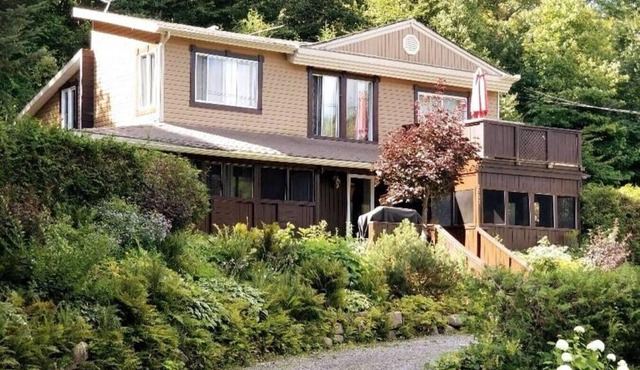 Laurentian's Cott Adventure, 5Br, Lake, JacuZ, BBQ