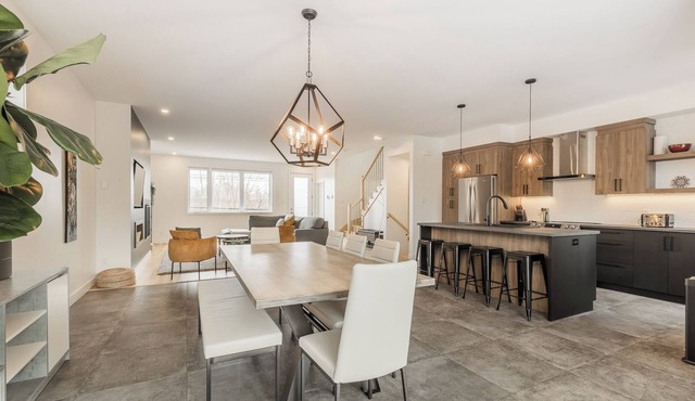 Le Memph: 3-bedroom condo-chalet with shared SPA Lake Memphremagog