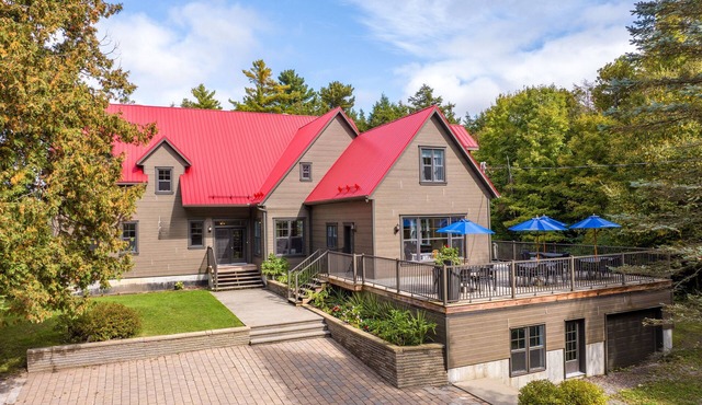 Le Relais International - Chalet for large Group, 7 bedrooms, pool table, Golf