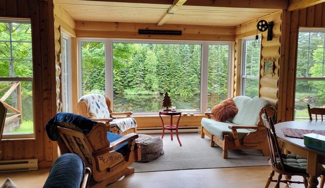Le Rustique with private lake/Lakeside