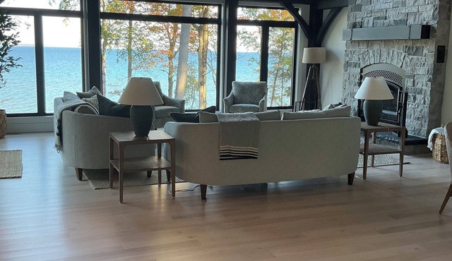 Leaside Surf: Lakefront luxury contemporary timber frame cottage on Georgian Bay