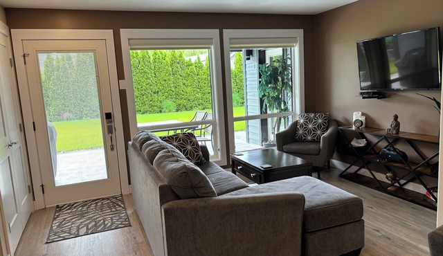 Legal 2 bedroom suite conforms to the new 2024 Short Term Rental Regulations.
