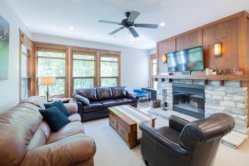 Les Eaux Tremblant - Luxury Chalet with Pool & Spa and AC
