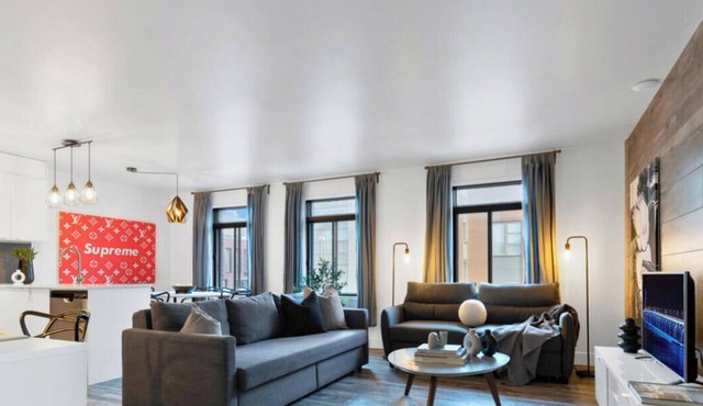 LiV MTL Urban Spacious Group Suites Near Downtown Montreal