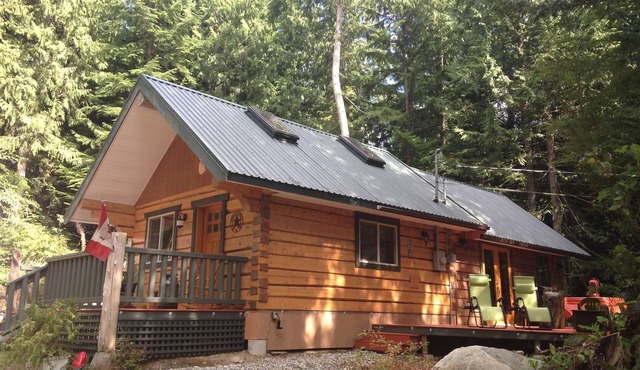 Log Cabin Fully Equipped. Up to 2 Adults + 3 Children. Dogs Welcome!
